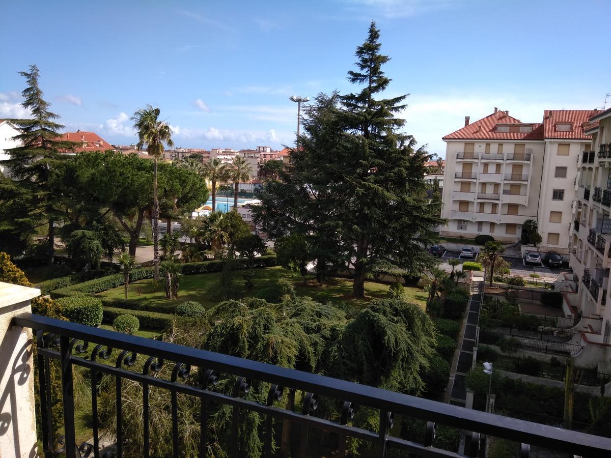 Condominio Ariazzurra S. Bart. San Bartolomeo Al Mare Exterior foto